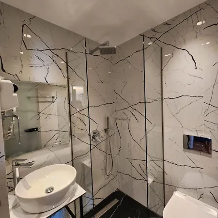 Osmani Konukevi Saranda